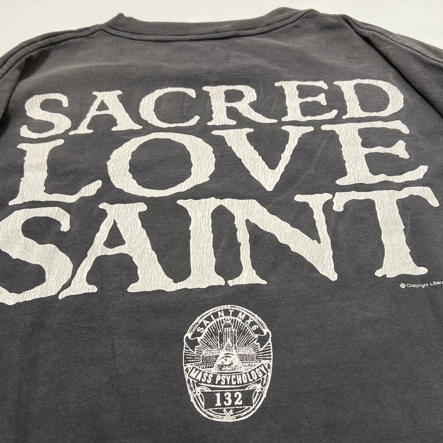 Details SAINT Mxxxxxx LOVE SAINT LS TEE/BLK LOVE SAINT Big Jesus washed and distressed long sleeves Washed black S-XL Cylindrical fabric ready-to-wear Assute dyeing Heavy washing and water fading Hand-splashed ink holes Simulating natural fading and old effects Correct version Correct main mark/washed mark/angel anti-counterfeiting label OEM by the top domestic printing factory Top purchasing level